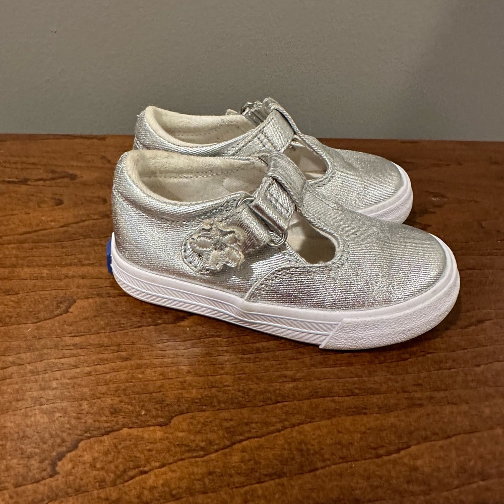 Keds silver t-strap size 4.5 W